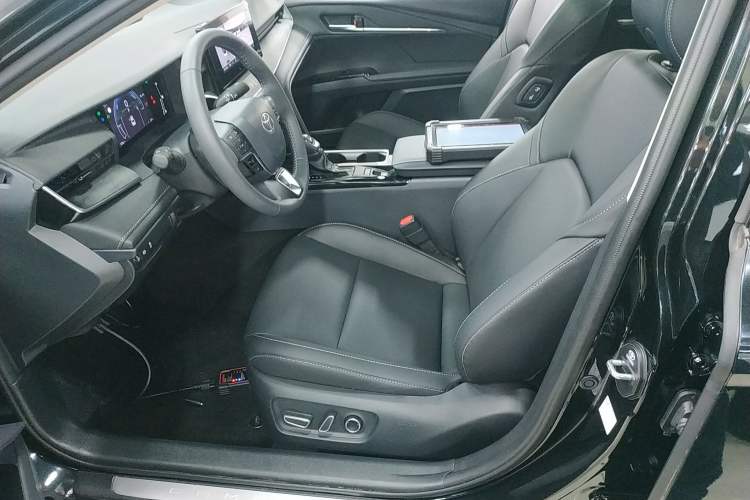 Used Toyota Camry 2026 Model Dual-Engine 2.0HGVP Luxury Edition Left Front Seat