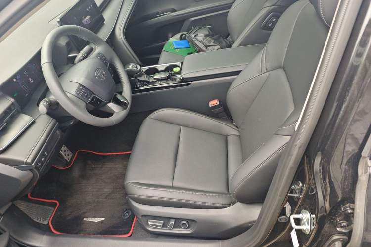 Used Toyota Camry 2026 Model Dual-Engine 2.0HSE Sport Lite Edition Left Front Seat