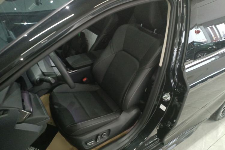 Used Toyota Camry 2026 Model Dual-Engine 2.0HSE Sport Lite Edition Left Front Seat