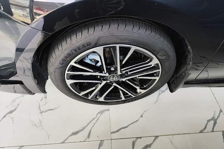 Used Toyota Camry 2026 Model Dual-Engine 2.0HSE Sport Lite Edition Left Front Wheel Hub