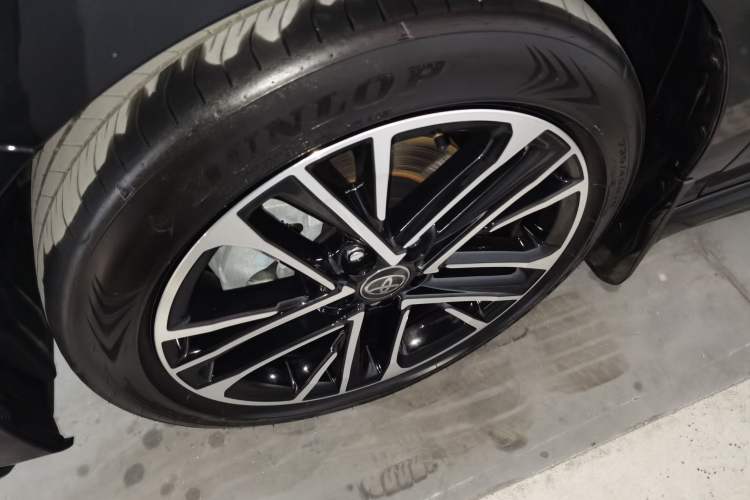 Used Toyota Camry 2026 Model Dual-Engine 2.0HSE Sport Lite Edition Left Front Wheel Hub