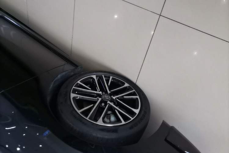 Used Toyota Camry 2026 Model Dual-Engine 2.0HSE Sport Lite Edition Left Front Wheel Hub