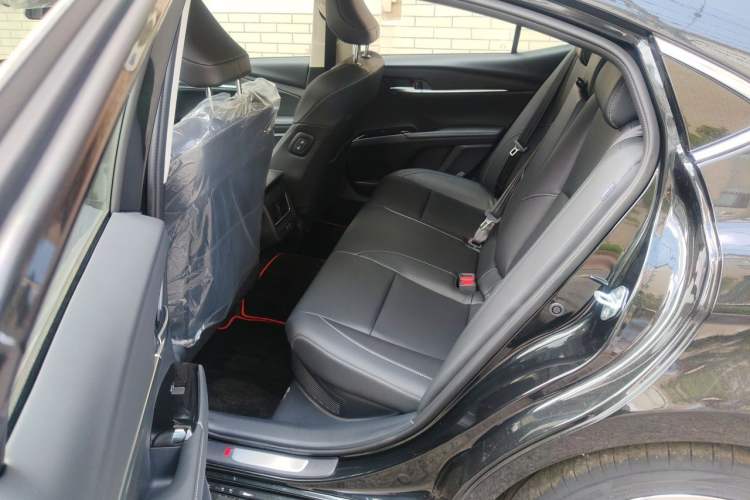 Used Toyota Camry 2026 Model Dual-Engine 2.0HSE Sport Lite Edition Left Rear Seat