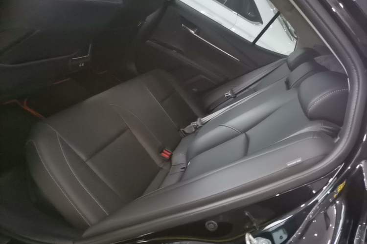 Used Toyota Camry 2026 Model Dual-Engine 2.0HSE Sport Lite Edition Left Rear Seat