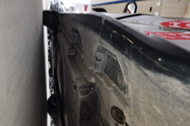 Used Toyota Camry 2026 Model Dual-Engine 2.0HSE Sport Lite Edition Left Side Sill