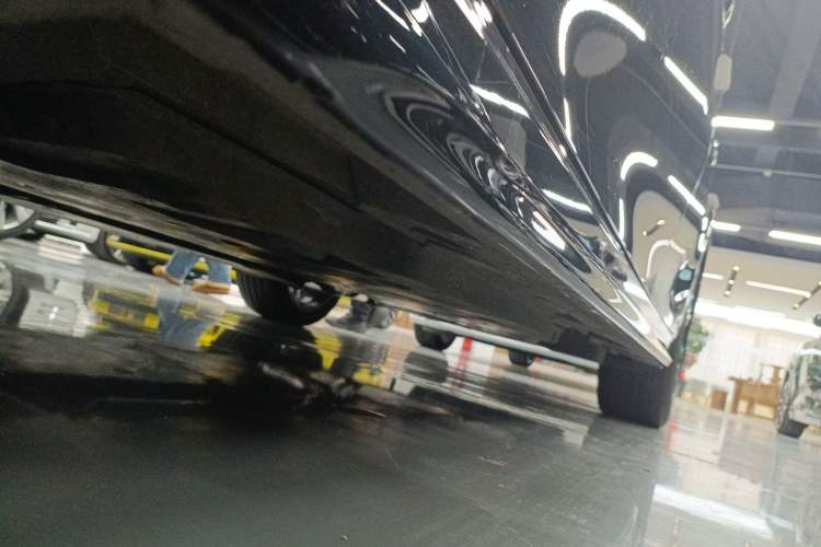 Used Toyota Camry 2026 Model Dual-Engine 2.0HSE Sport Lite Edition Left Side Sill