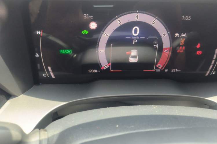 Used Toyota Camry 2026 Model Dual-Engine 2.0HSE Sport Lite Edition Odometer Close Up