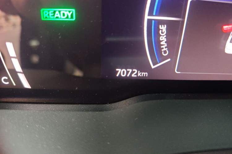 Used Toyota Camry 2026 Model Dual-Engine 2.0HSE Sport Lite Edition Odometer Close Up