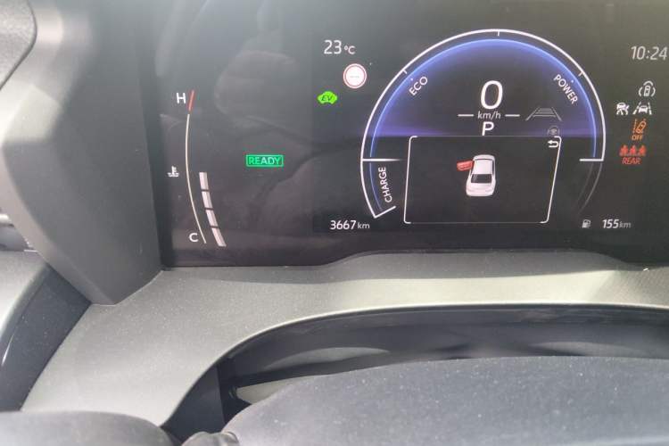 Used Toyota Camry 2026 Model Dual-Engine 2.0HSE Sport Lite Edition Odometer Close Up