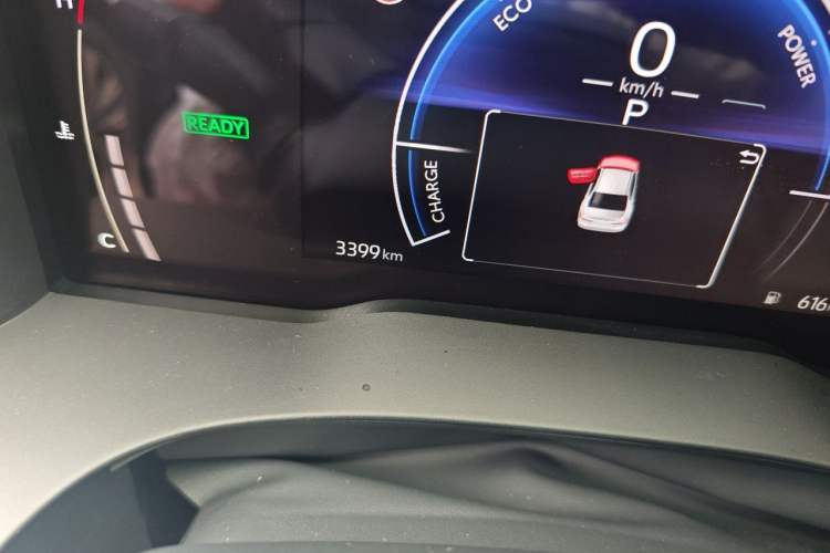 Used Toyota Camry 2026 Model Dual-Engine 2.0HSE Sport Lite Edition Odometer Close Up