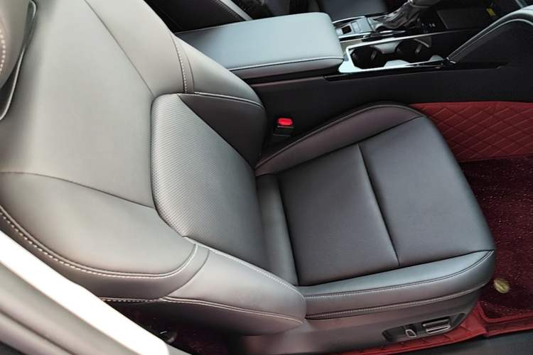 Used Toyota Camry 2026 Model Dual-Engine 2.0HSE Sport Lite Edition Right Front Seat