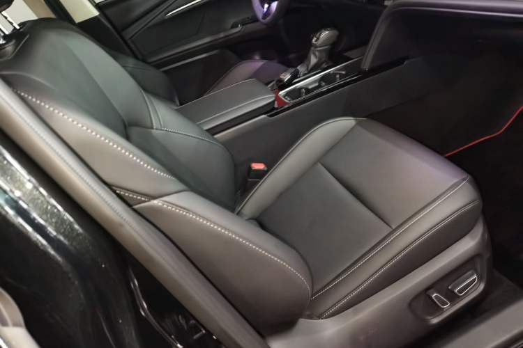 Used Toyota Camry 2026 Model Dual-Engine 2.0HSE Sport Lite Edition Right Front Seat