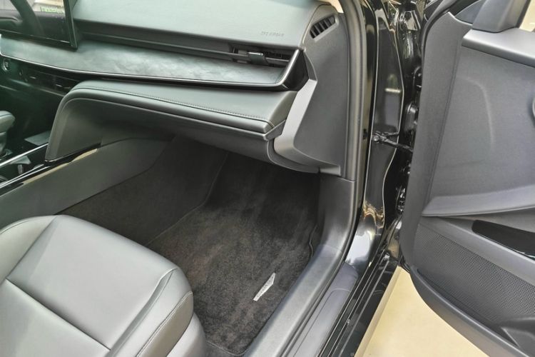 Used Toyota Camry 2026 Model 2.0E Elite Edition Right Front Seat