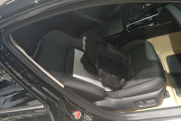 Used Toyota Camry 2026 Model Dual-Engine 2.0HSE Sport Lite Edition Right Front Seat