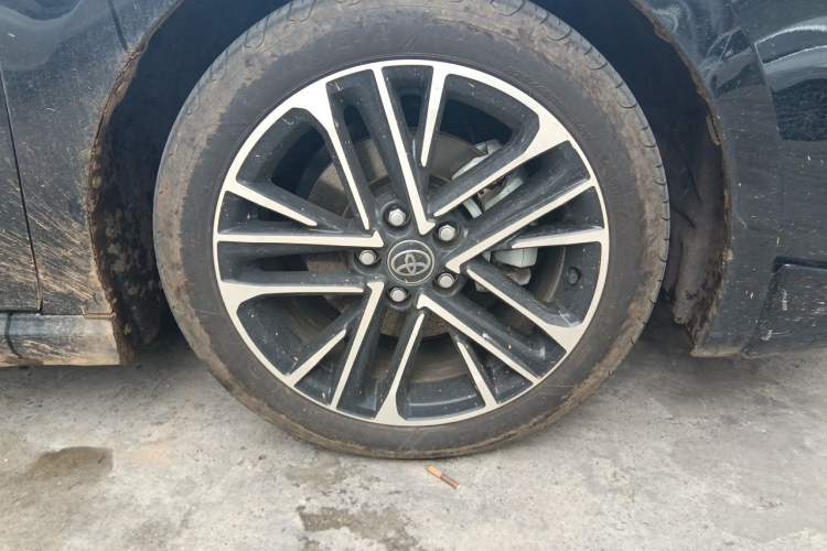 Used Toyota Camry 2026 Model Dual-Engine 2.0HSE Sport Lite Edition Right Front Wheel Hub