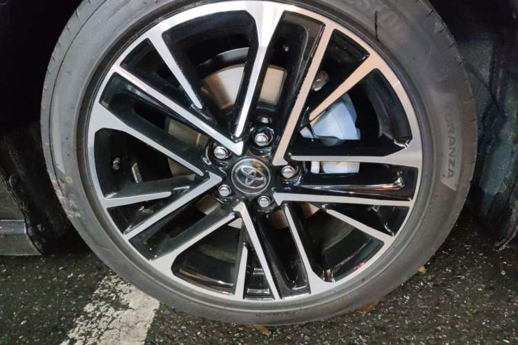 Used Toyota Camry 2026 Model Dual-Engine 2.0HSE Sport Lite Edition Right Front Wheel Hub