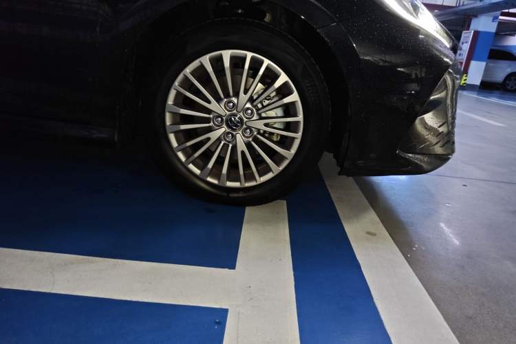 Used Toyota Camry 2026 Model Dual-Engine 2.0HGVP Luxury Edition Right Front Wheel Hub