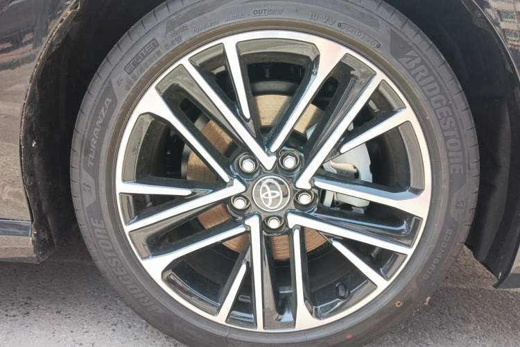 Used Toyota Camry 2026 Model Dual-Engine 2.0HSE Sport Lite Edition Right Front Wheel Hub