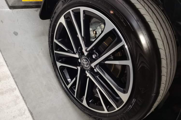 Used Toyota Camry 2026 Model Dual-Engine 2.0HSE Sport Lite Edition Right Rear Wheel Hub