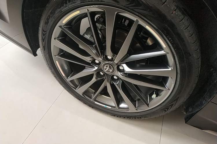 Used Toyota Camry 2026 Model Dual-Engine 2.0HXS Sport Plus Edition Right Rear Wheel Hub