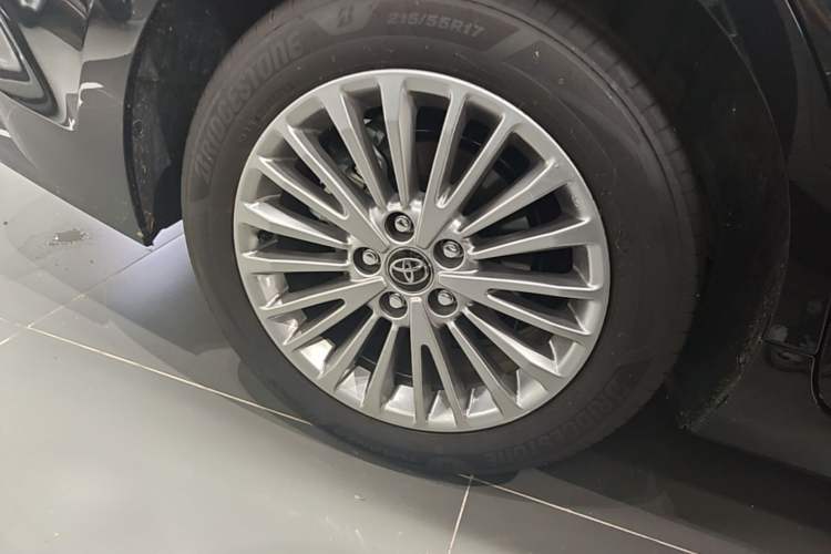Used Toyota Camry 2026 Model 2.0GVP Luxury Edition Right Rear Wheel Hub