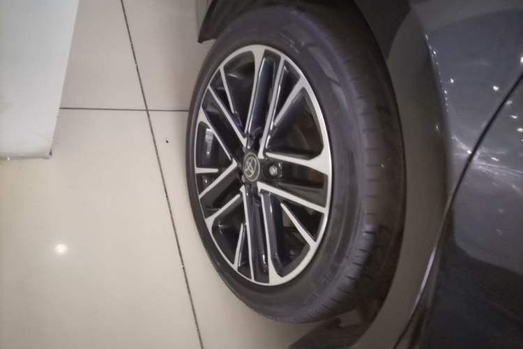 Used Toyota Camry 2026 Model Dual-Engine 2.0HSE Sport Lite Edition Right Rear Wheel Hub
