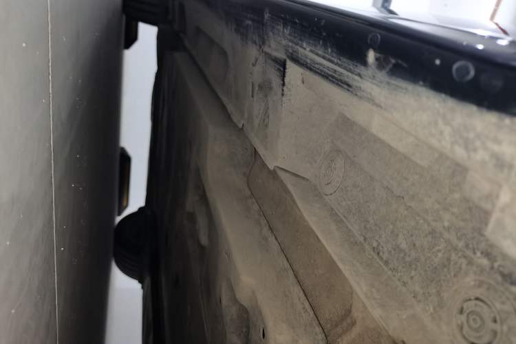 Used Toyota Camry 2026 Model Dual-Engine 2.0HSE Sport Lite Edition Right Side Sill