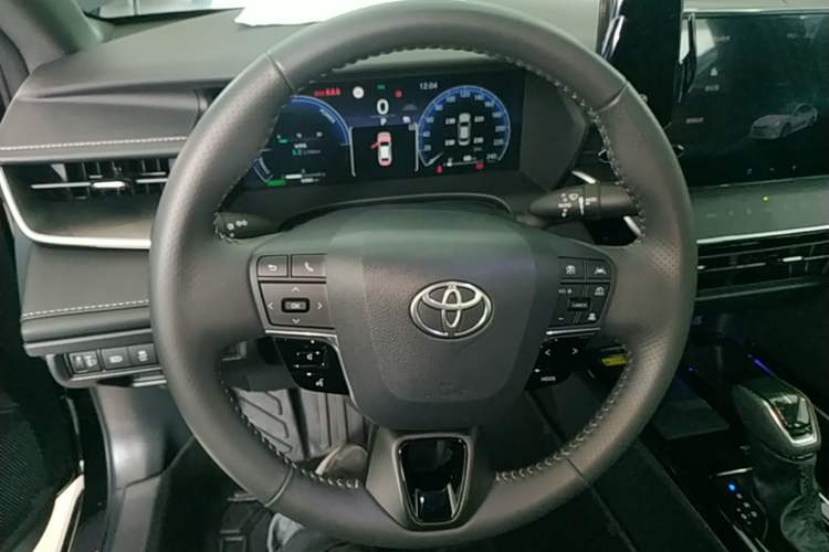 Used Toyota Camry 2026 Model Dual-Engine 2.0HXS Sport Plus Edition Steering Wheel