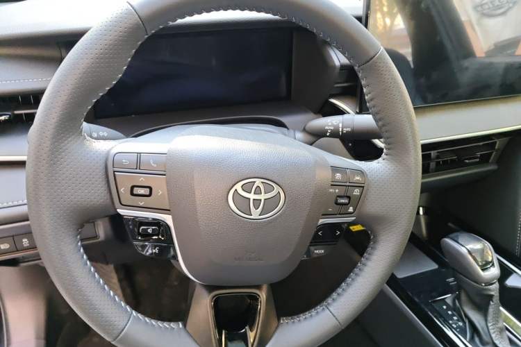 Used Toyota Camry 2026 Model Dual-Engine 2.0HXS Sport Plus Edition Steering Wheel