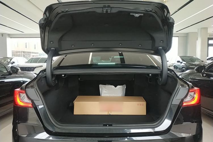Used Toyota Camry 2026 Model Dual-Engine 2.0HXS Sport Plus Edition Trunk