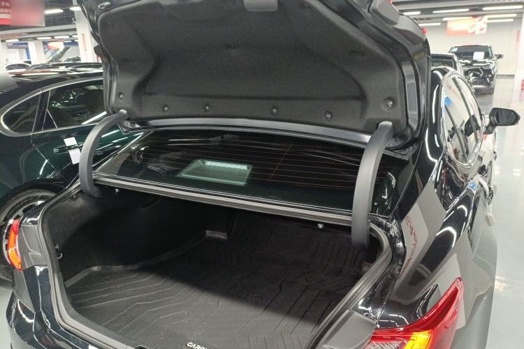 Used Toyota Camry 2026 Model Dual-Engine 2.0HSE Sport Lite Edition Trunk