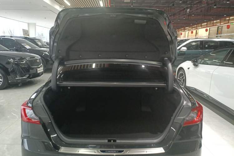Used Toyota Camry 2026 Model Dual-Engine 2.0HSE Sport Lite Edition Trunk