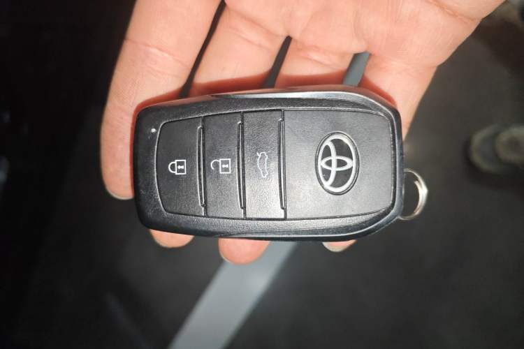 Used Toyota Camry 2026 Model 2.0GVP Luxury Edition Vehicle Key