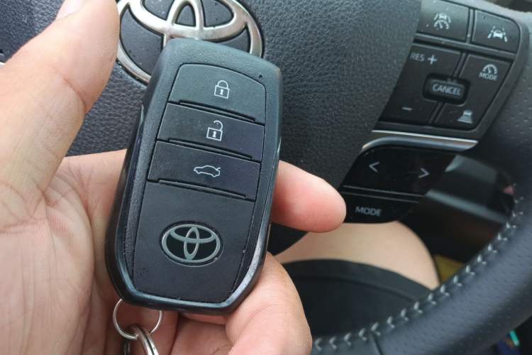 Used Toyota Camry 2026 Model Dual-Engine 2.0HSE Sport Lite Edition Vehicle Key