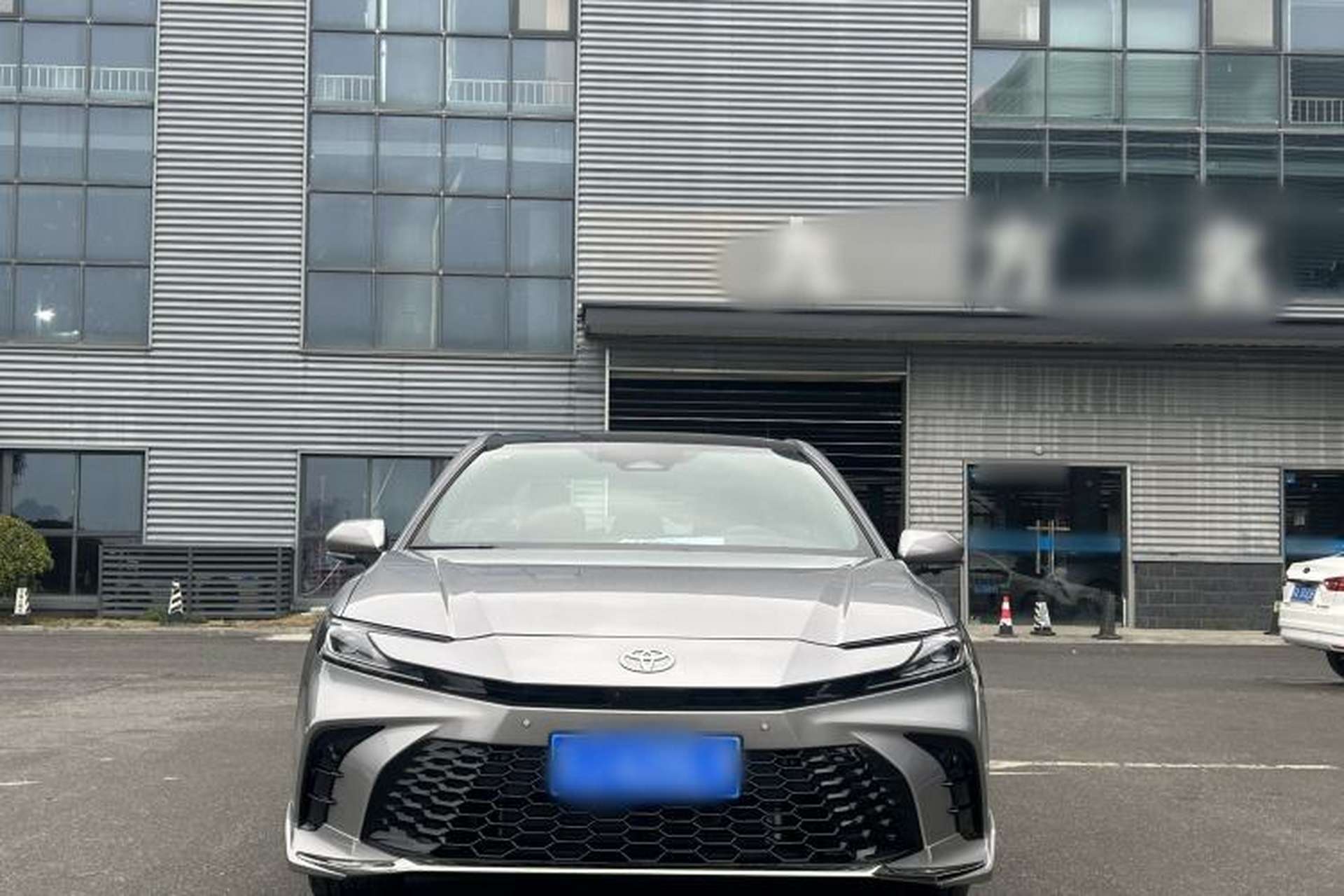 Used Toyota Camry 2026 Model Dual-Engine 2.0HXS Sport Plus Edition Exterior 8
