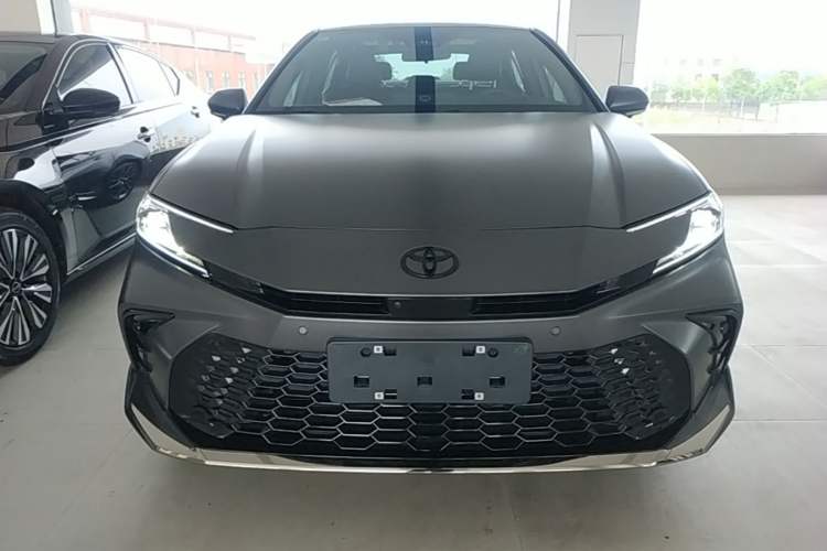 Used Toyota Camry 2026 Model Dual-Engine 2.0HXS Radiant Edition Front