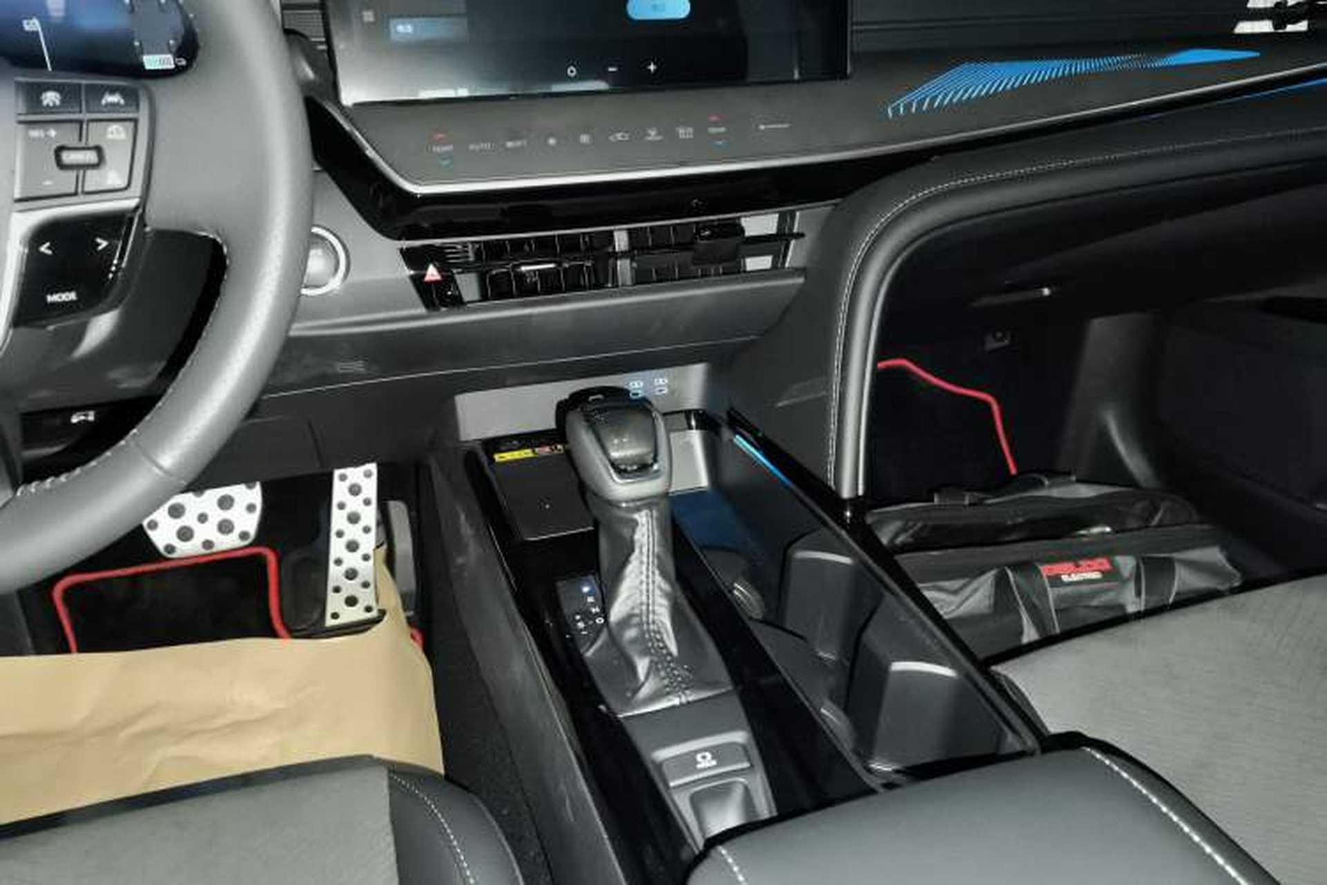 Used Toyota Camry 2026 Model Dual-Engine 2.0HXS Sport Plus Edition Gear Lever