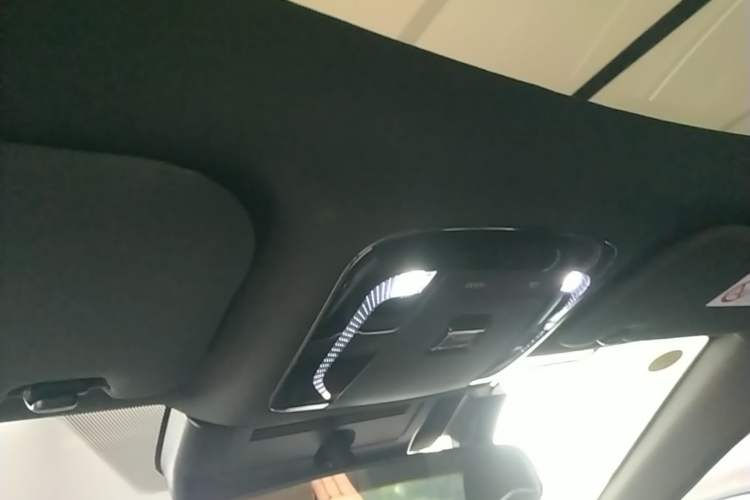 Used Toyota Camry 2026 Model Dual-Engine 2.0HXS Radiant Edition Headliner