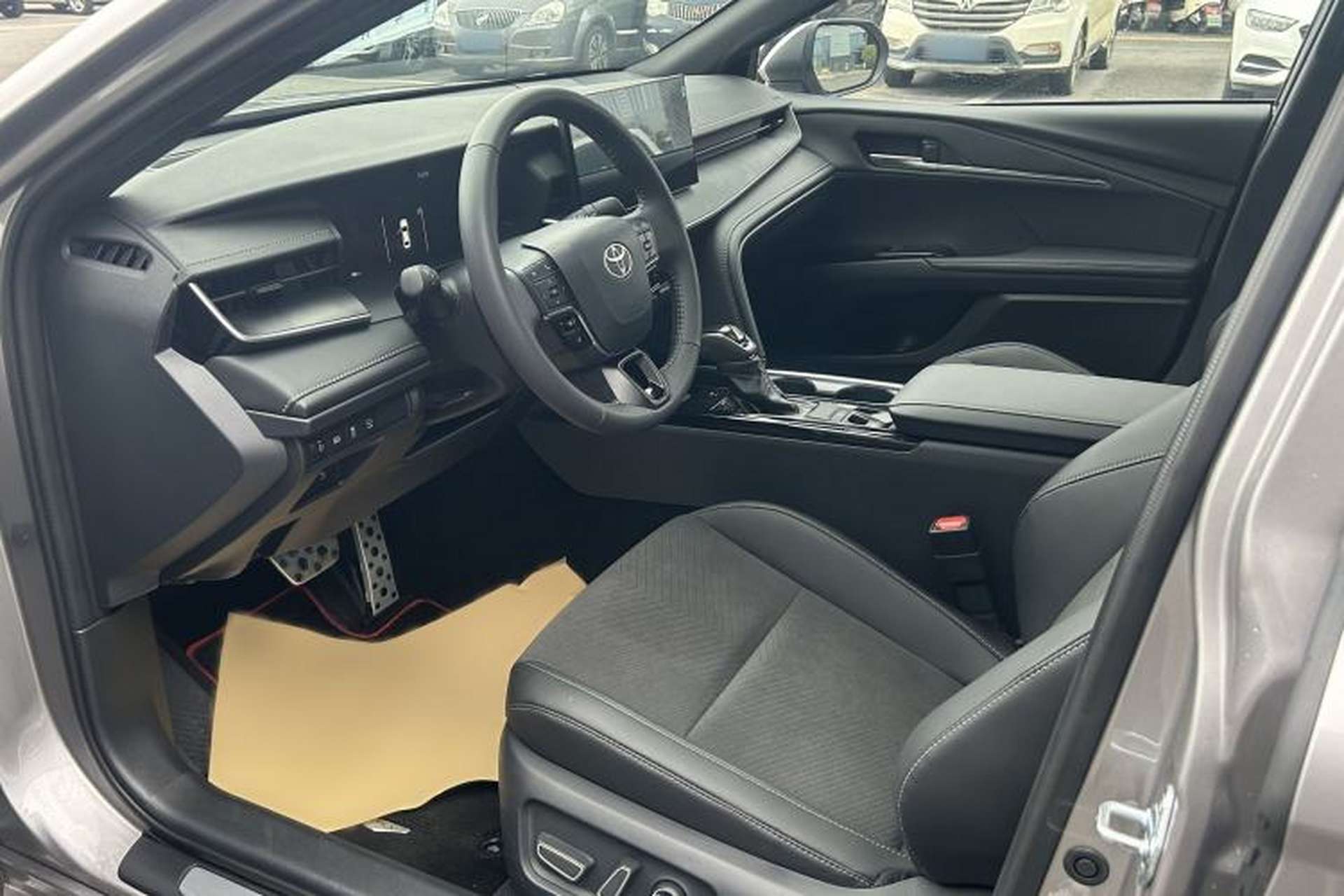 Used Toyota Camry 2026 Model Dual-Engine 2.0HXS Sport Plus Edition Interior 3