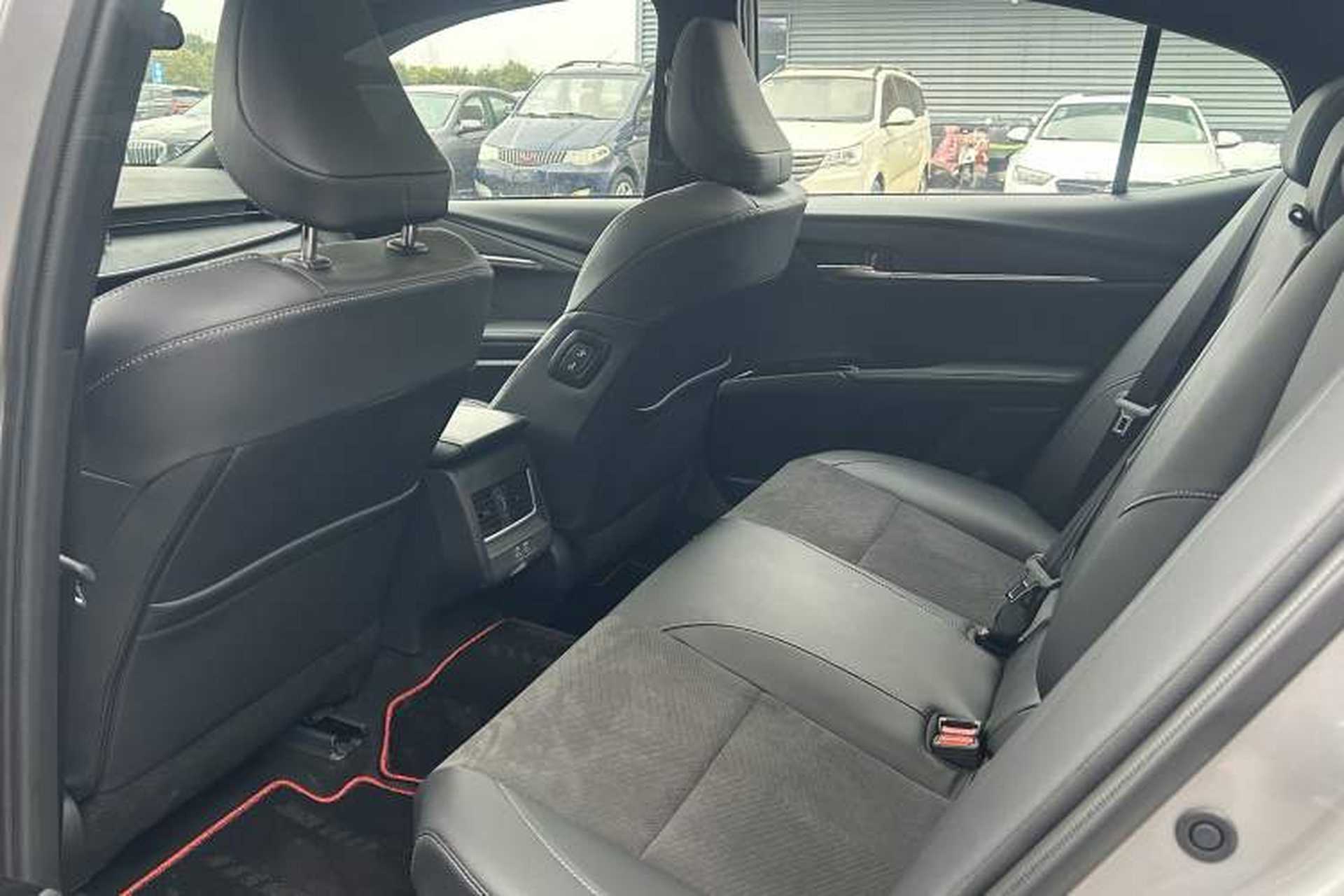 Used Toyota Camry 2026 Model Dual-Engine 2.0HXS Sport Plus Edition Interior 4