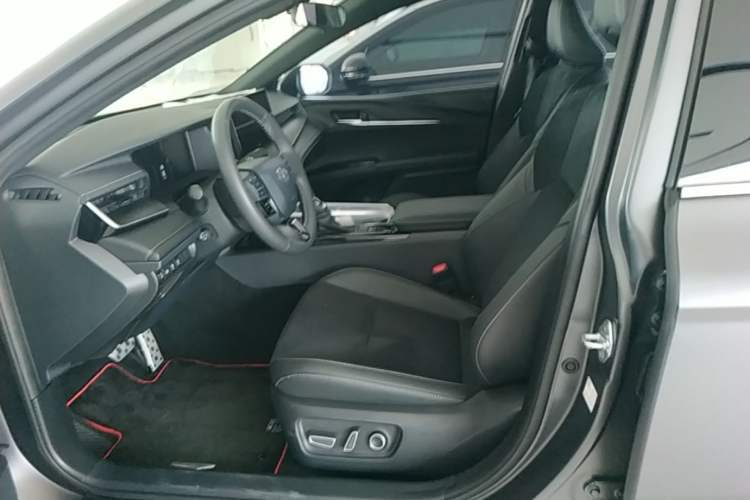 Used Toyota Camry 2026 Model Dual-Engine 2.0HXS Radiant Edition Left Front Seat