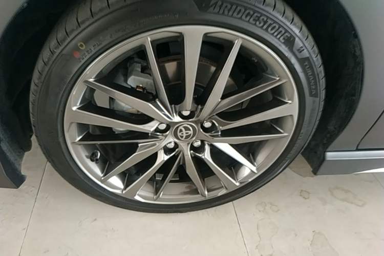 Used Toyota Camry 2026 Model Dual-Engine 2.0HXS Radiant Edition Left Front Wheel Hub