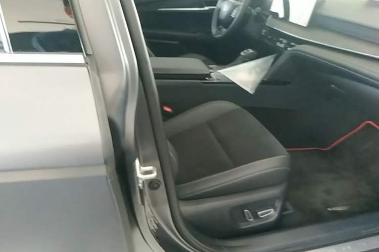 Used Toyota Camry 2026 Model Dual-Engine 2.0HXS Radiant Edition Right Front Seat