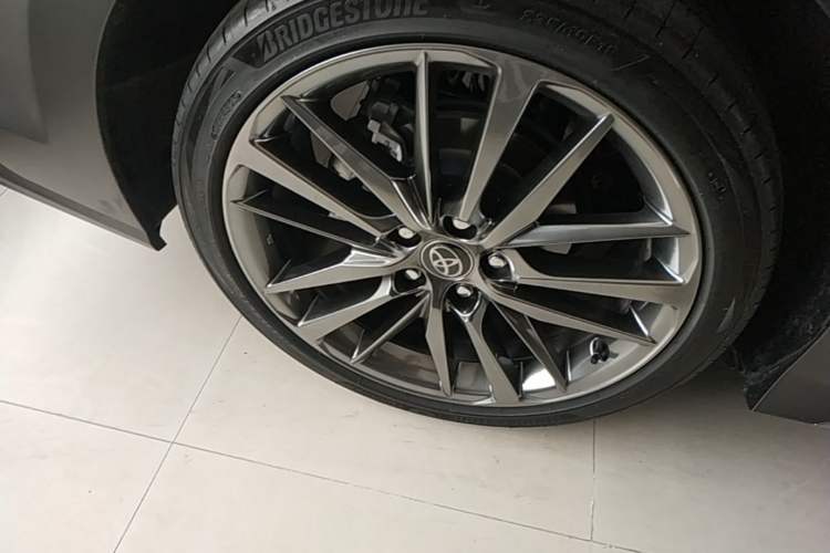 Used Toyota Camry 2026 Model Dual-Engine 2.0HXS Radiant Edition Right Rear Wheel Hub