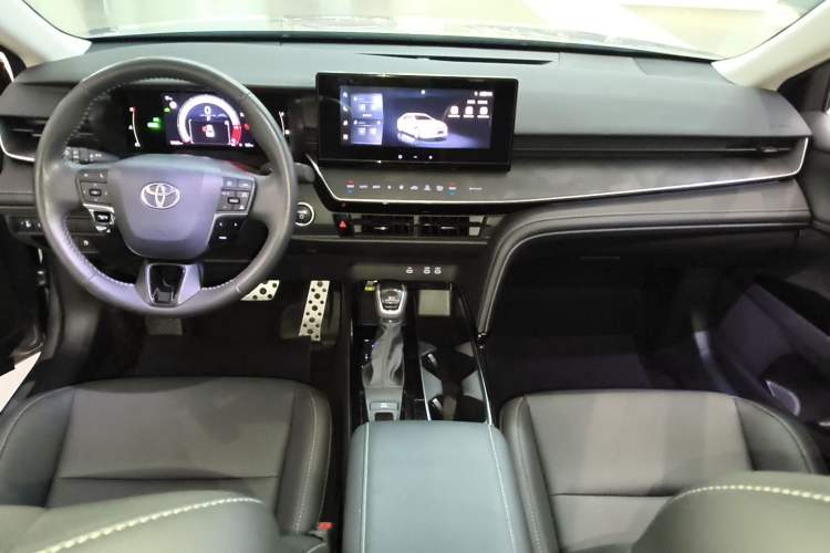 Used Toyota Camry 2026 Model Dual-Engine 2.0HSE Sport Lite Edition Center Console