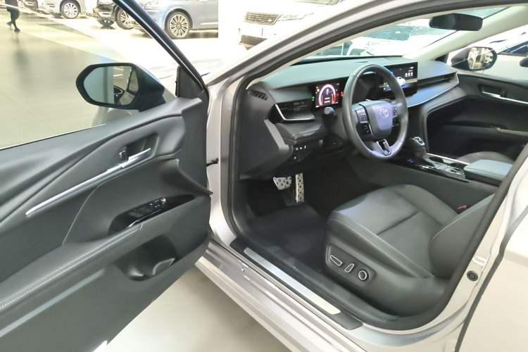 Used Toyota Camry 2026 Model Dual-Engine 2.0HSE Sport Lite Edition Driver Seat