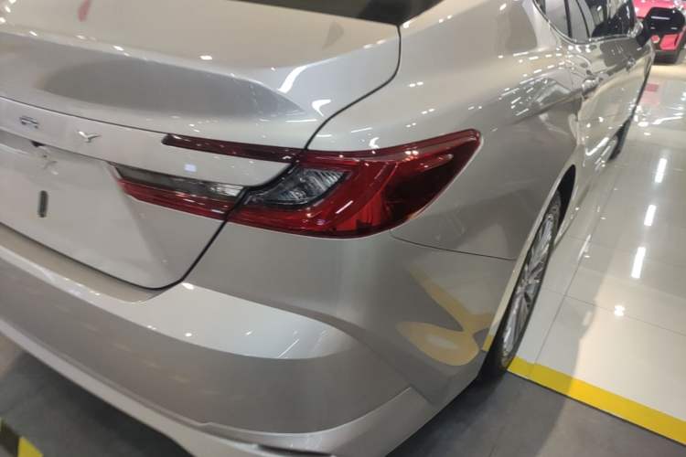 Used Toyota Camry 2026 Model 2.0E Elite Edition Exterior 3