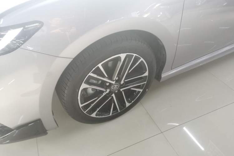 Used Toyota Camry 2026 Model Dual-Engine 2.0HSE Sport Lite Edition Exterior 4