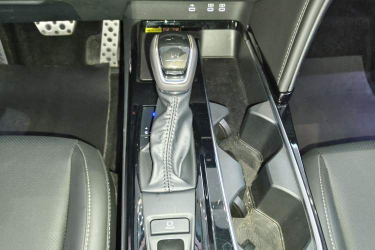 Used Toyota Camry 2026 Model Dual-Engine 2.0HSE Sport Lite Edition Gear Lever