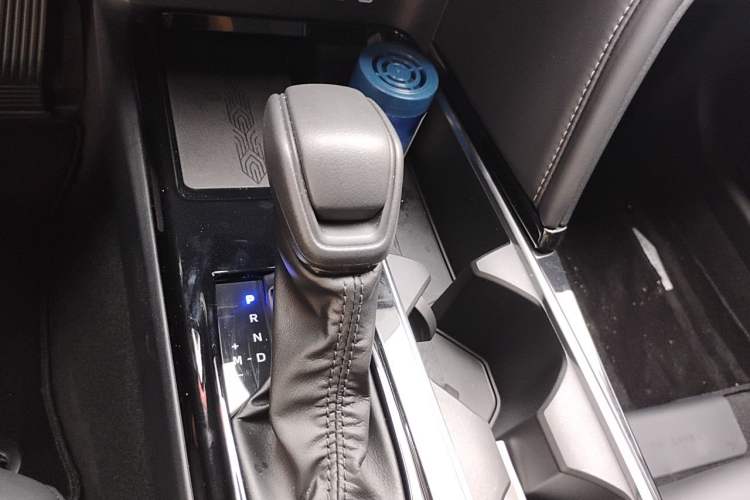 Used Toyota Camry 2026 Model 2.0E Elite Edition Gear Lever